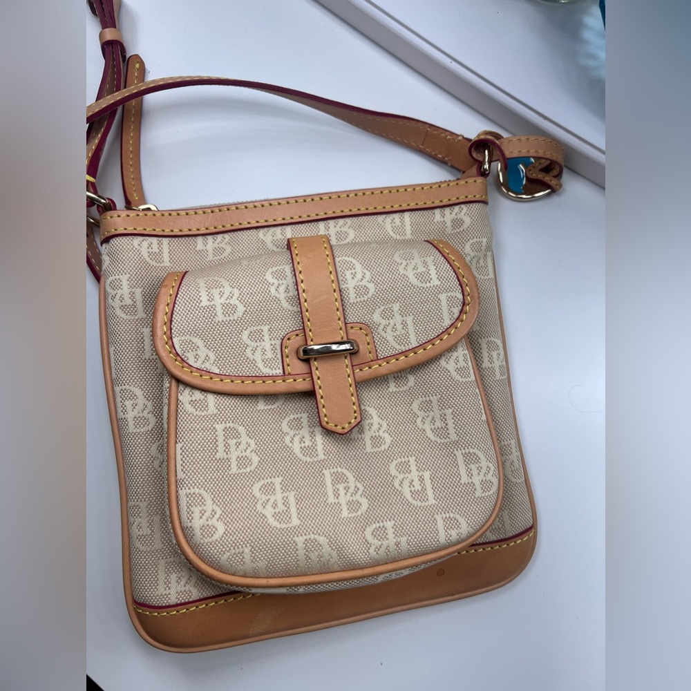 Dooney & Bourke Crossbody bag